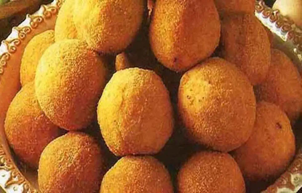 Bolinhos de Arroz com Carne Moída 2 Bolinhos de Arroz com Carne Moída