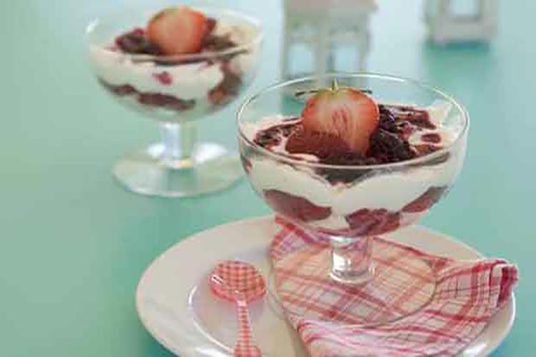Pavlova de Morango na Taça