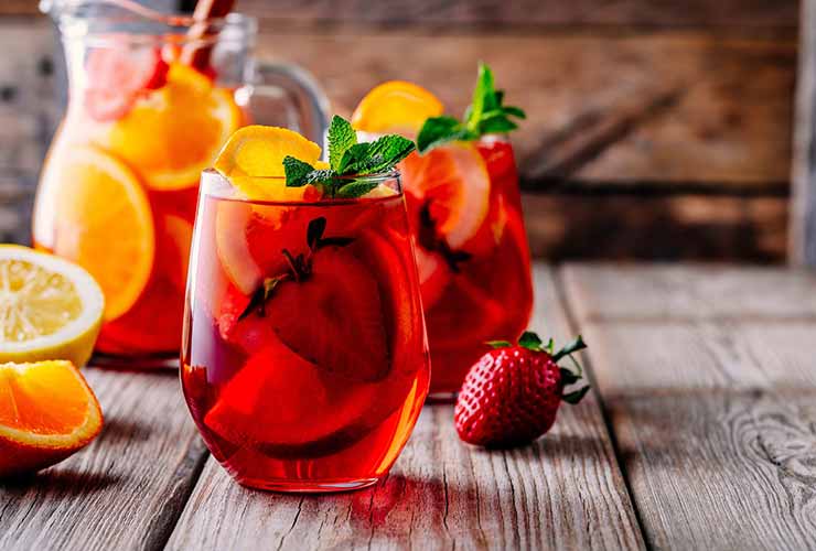 Chá de Camomila e Frutas Chá Gelado Funcionais para Hidratar e Beneficiar a Saúde