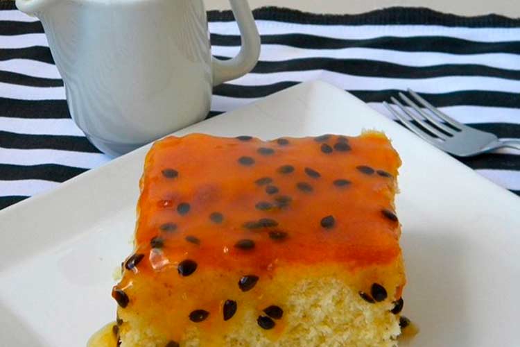 Como fazer Bolo de Laranja com Calda de Maracujá
