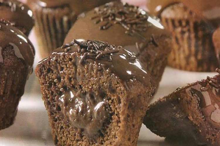 Como fazer Cupcake de Chocolate com Brigadeiro