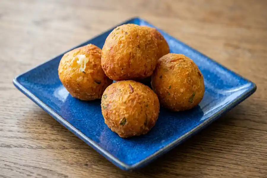 Bolinho de Bacalhau com Massa de Inhame: Crocante por Fora, Macio por Dentro e Sem Farinha (Receita Testada) 2 Como fazer Bolinho de Bacalhau com Massa de Inhame