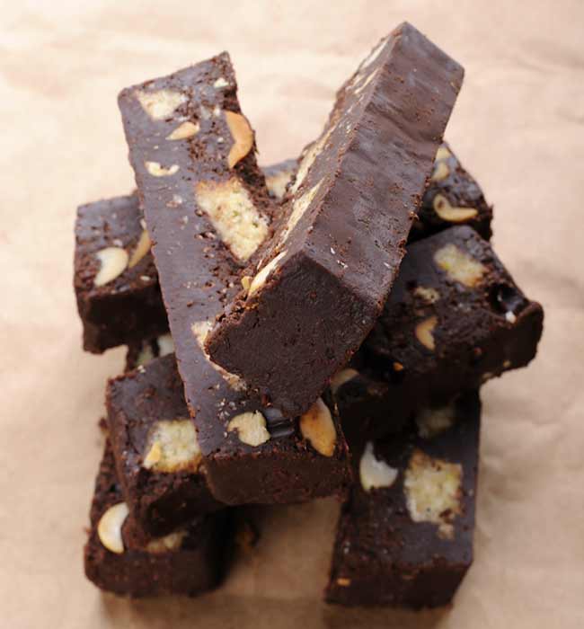 Como fazer Barras de Chocolate Com Bolacha e Amendoim 2 Barras de Chocolate Com Bolacha e Amendoim