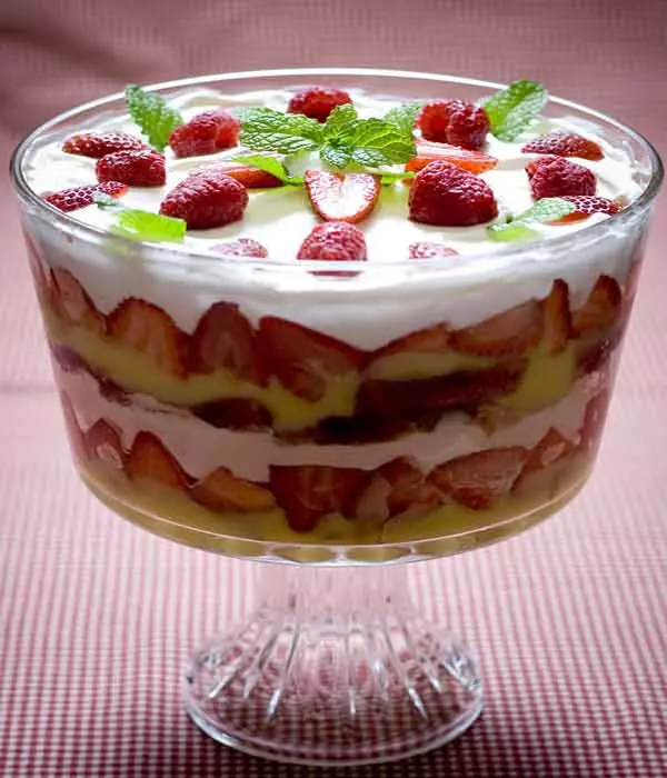 Como fazer Triffle de Morango, veja como fazer essa delícia! 2 Triffle de Morango