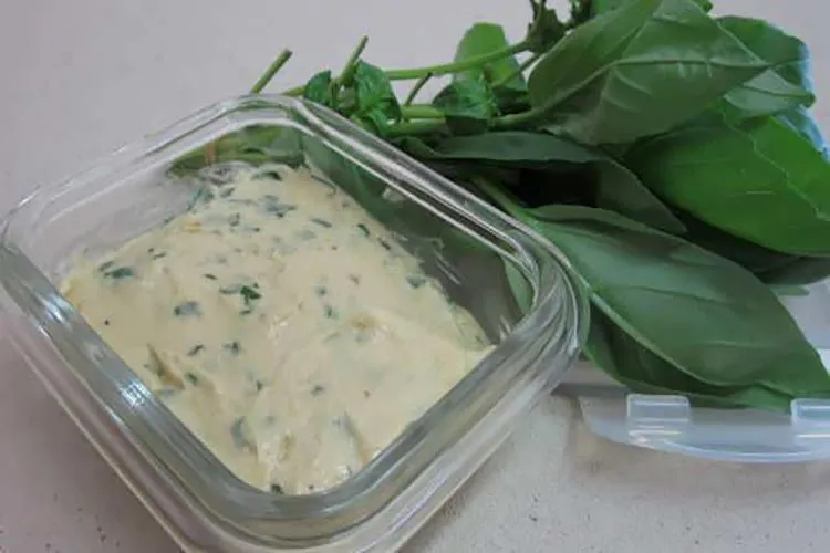 Manteiga Aromatizada de Manjericão