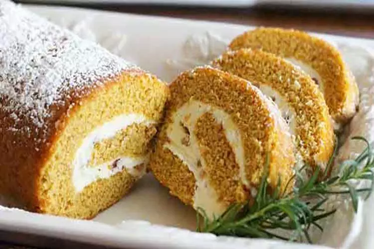 Rocambole de Abóbora com Recheio de Coco