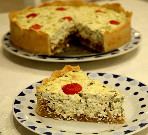 Quiche de Ricota Com Cebolas Quiche de Ricota Com Cebolas e Tomates