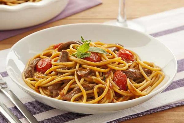 Delicioso Spaghetti Com Cordeiro e Ervas