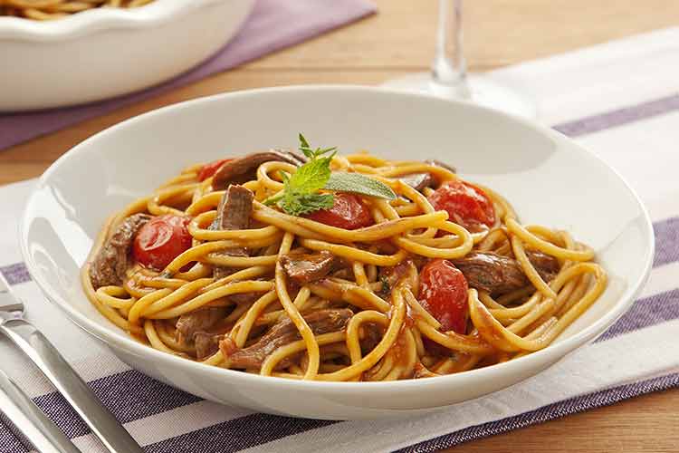 Spaghetti Com Cordeiro e Ervas