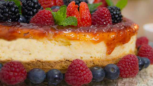 Cheesecake de Ricota Tirolez com Calda de Frutas Vermelhas 1