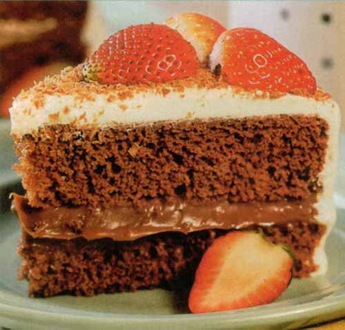 Bolo de Chocolate Recheado com Creme de Leite 2 Bolo de Chocolate Recheado com Creme de Leite 2