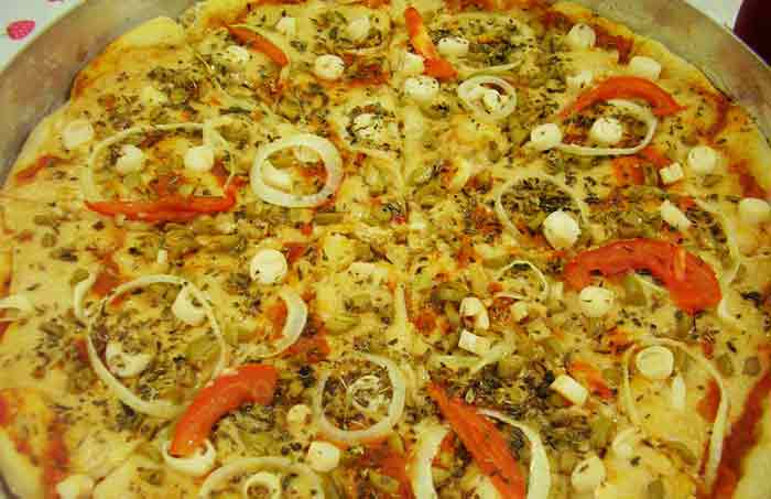 Pizza de Tofupiry com Azeitonas – Vegana 2