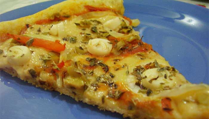 Pizza de Tofupiry com Azeitonas – Vegana