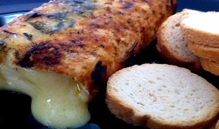 Queijo Brie Em Crosta de Sal e Alecrim