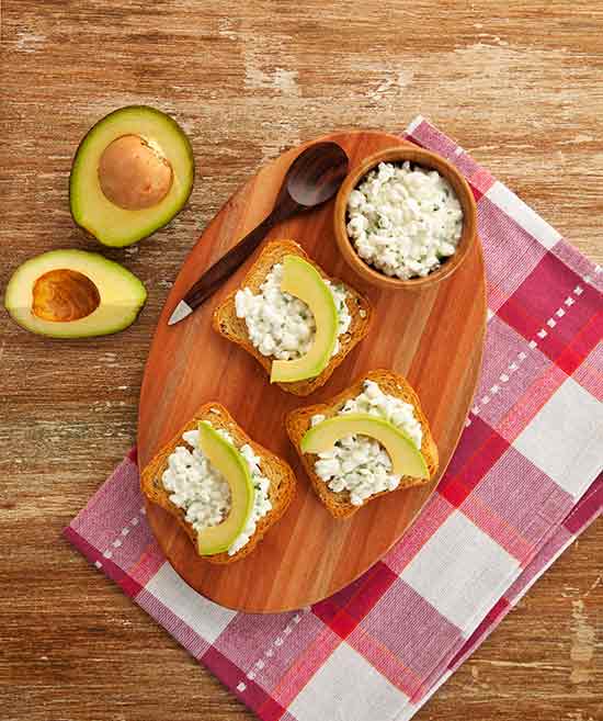 Como fazer Crostini de Cottage e Avocado 2 Como fazer Crostini de Cottage e Avocado