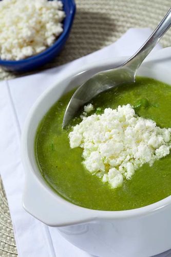 Sopa de Creme de Abobrinha com Rúcula e Ricota Sopa de Creme de Abobrinha com Rúcula e Ricota
