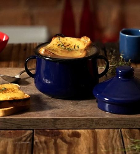 Como fazer Sopa de Cebola Gratinada Como fazer Sopa de Cebola Gratinada