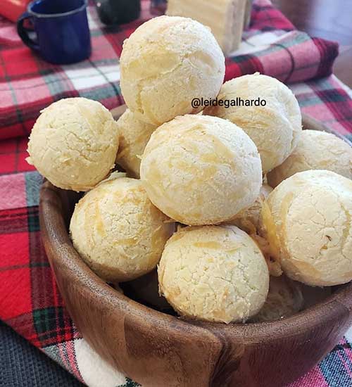 Pão de Queijo com Farinha de Linhaça Pão de Queijo com Farinha de Linhaça