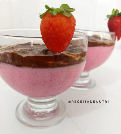 Mousse de Morango com Ganache de Chocolate Mousse de Morango com Ganache de Chocolate