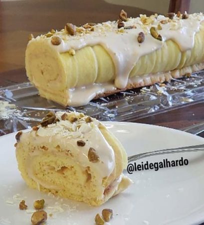 Rocambole de Laranja com Farinha de Amêndoas Rocambole de Laranja com Farinha de Amêndoas