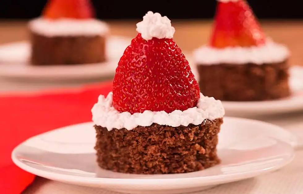 🎅 Bolinho de Papai Noel com Biscoito Treloso: Sobremesa Natalina Fácil e Encantadora 2 Bolinho de Papai Noel com biscoito Recheado Treloso