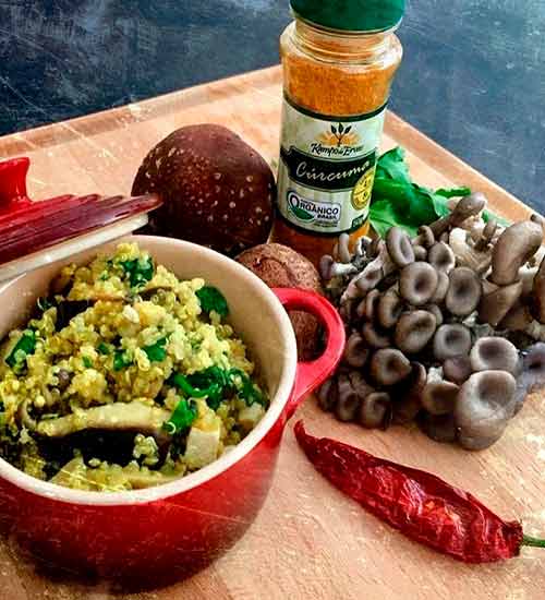 Risoto de Quinoa com Cogumelos e Espinafre Risoto de Quinoa com Cogumelos e Espinafre