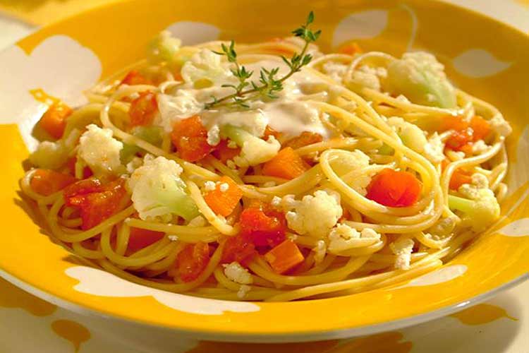 Como fazer Espaguete com Ricota e Legumes