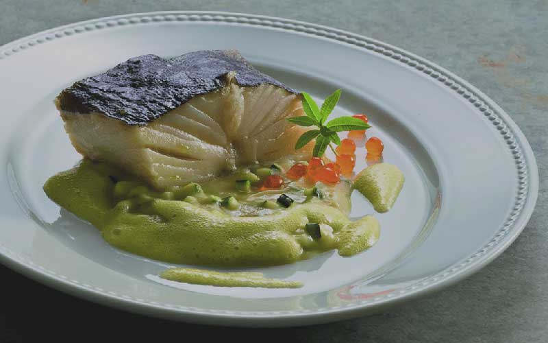 Bacalhau ao Forno Com Caviar de Salmão Bacalhau ao Forno Com Caviar de Salmão