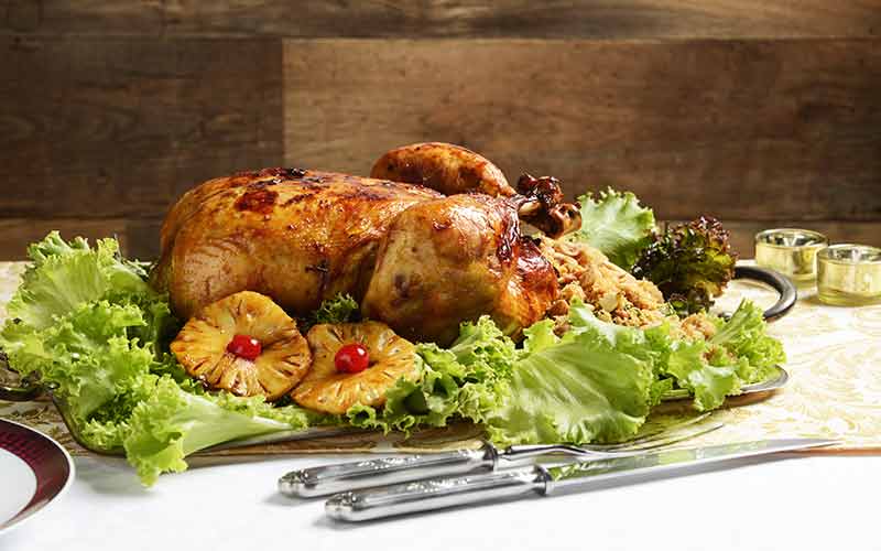 2 Receitas que vão gerar elogios neste Natal Peru de Natal com farofa de frutas e Bolo de Mel com Maçã, Nozes e Passas 2 Peru de Natal com farofa de frutas