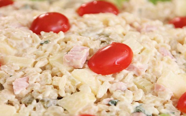 Salada Natalina com Arroz Saboroso