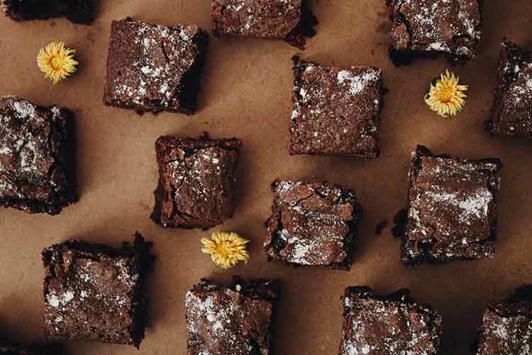 Brownie de biomassa de banana verde com especiarias Deliciosas Receitas que auxiliam a potencializar a imunidade