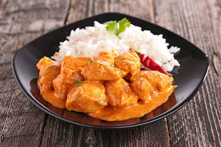 Frango ao Curry O Purê de Batata com Cenoura e o Frango ao Curry