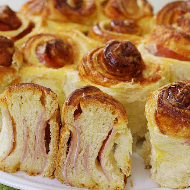 Receita de Pão Rosca Salgada com Recheio de Presunto e Queijo 2 Pão Rosca Salgada com Recheio de Presunto e Queijo