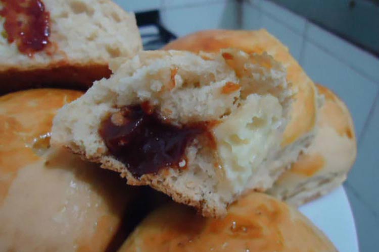 Como fazer Pãozinho Recheado com Queijo e Goiabada 2 Como fazer Pãozinho Recheado com Queijo e Goiabada
