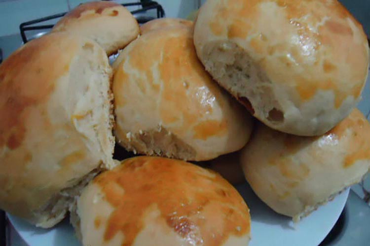 Como fazer Pãozinho Recheado com Queijo e Goiabada 3 Como fazer Pãozinho Recheado com Queijo e Goiabada
