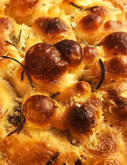 Receita de Focaccia com Alecrim e Sal Grosso de fermentação Natural 2 Focaccia com Alecrim e Sal Grosso