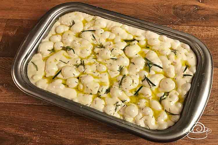 Receita de Focaccia com Alecrim e Sal Grosso de fermentação Natural 3 Focaccia com Alecrim e Sal Grosso