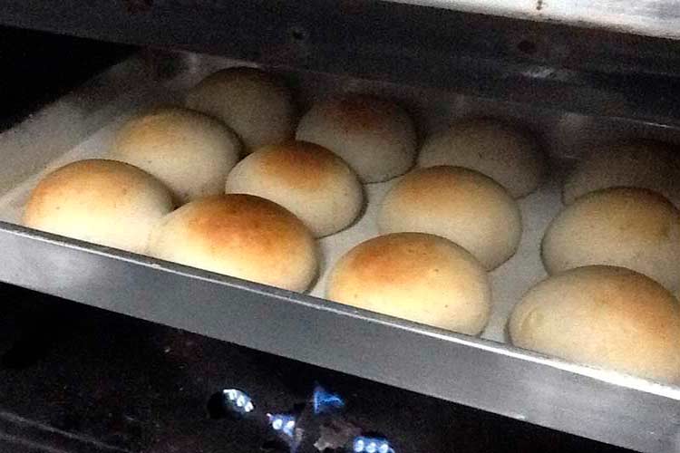 Como fazer Pão de Cebola Salteada na Manteiga 3 Pão de Cebola Salteada na Manteiga