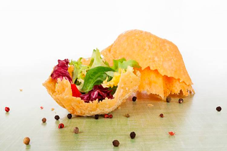 3 Receitas Leves e Deliciosas para celebrar o Ano Novo em grande estilo, Bacalhau, Arroz e Cestinha de Parmesão 4 Receitas Leves e Deliciosas para celebrar o Ano Novo