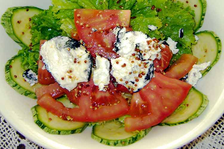 Salada de Abobrinha Marinada com Queijo de Cabra