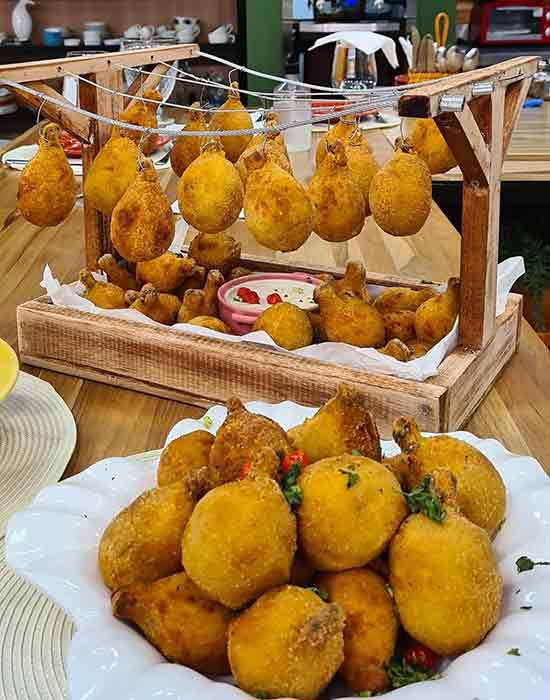 É coxinha, mas é creme... Mini Coxinha Creme, petisco clássico amado por todo o Brasil 2 Como fazer Mini Coxinha Creme
