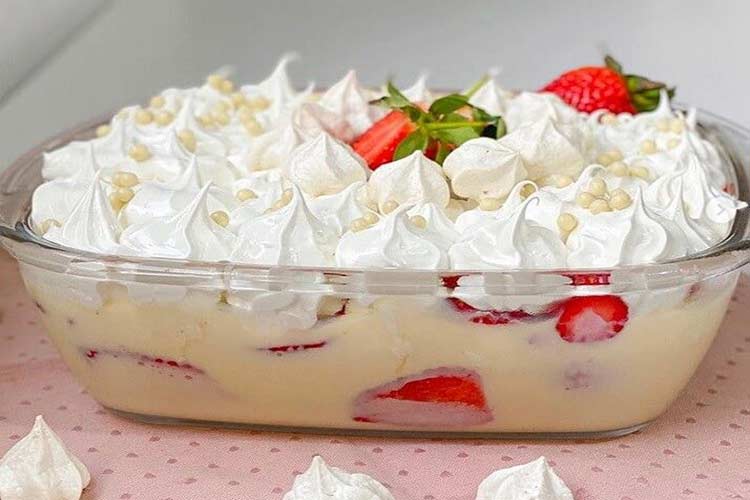 Merengue de morango Creme de Leite no Brigadeiro