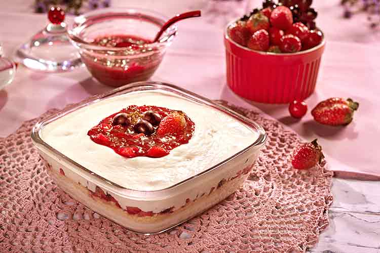 Aprenda como fazer Bolo de Banana com Bolacha Cream Cracker e Doce de Biscoito Amanteigado para celebrar a data 2 receitas deliciosas 2 Doce de Biscoito Amanteigado