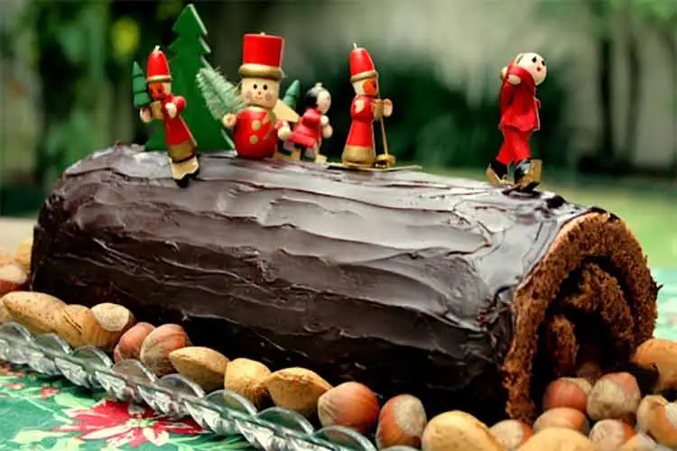 Aprenda a fazer Bûche de Noël (ou Bolo Tronco de Natal) de Chocolate para  desejar Feliz Natal | Receitas e Dicas do Chef