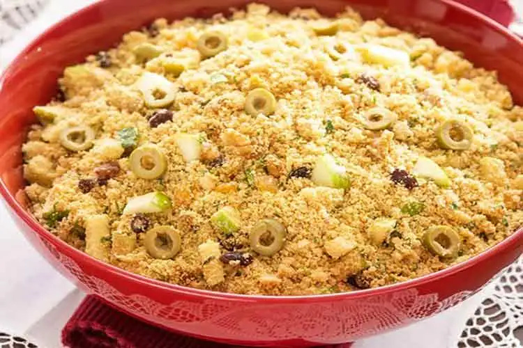 13 Deliciosas Receitas de Natal – Opções Pratos Principais e Sobremesas para sua ceia deliciosa 4 Farofa Simples