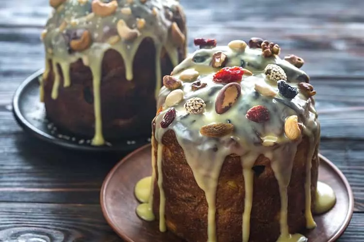 3 Sobremesas que combinam com Sorvete e Ingredientes Típicos do período e prometem surpreender todos os convidados 3 Panetone Recheado com Creme de Sorvete