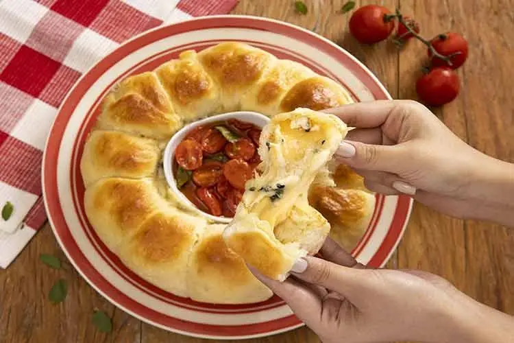 Dia Mundial do Queijo: Conheça Queijos Típicos de diferentes países 3 Bomb Cheese com mix de Queijos