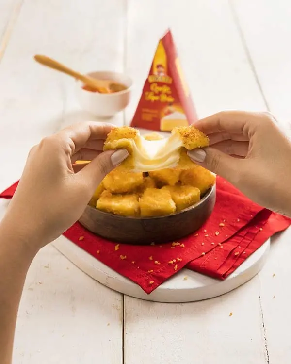 Dia Mundial do Queijo: Conheça Queijos Típicos de diferentes países 2 Cubinhos de Queijo Brie