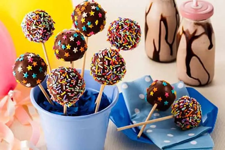 3 Dicas de Receitas Fáceis e Saudáveis para vivenciar momentos únicos que ficam na memória 3 Cake Pop com Farinha de Arroz