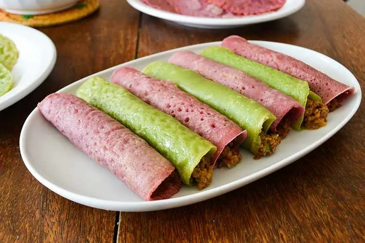 Deliciosas Panquecas Coloridas Vegana, ótima opção de receita rápida e saborosa para o Feriado 2 Panquecas Coloridas